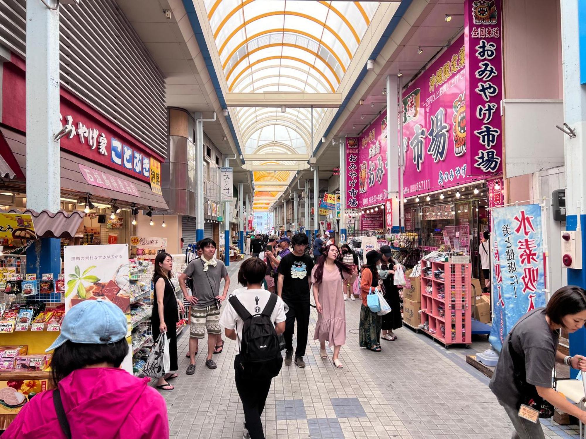 石垣島グループの宿 2216 にじいろ ユーグレナモール内 Ishigaki  Extérieur photo
