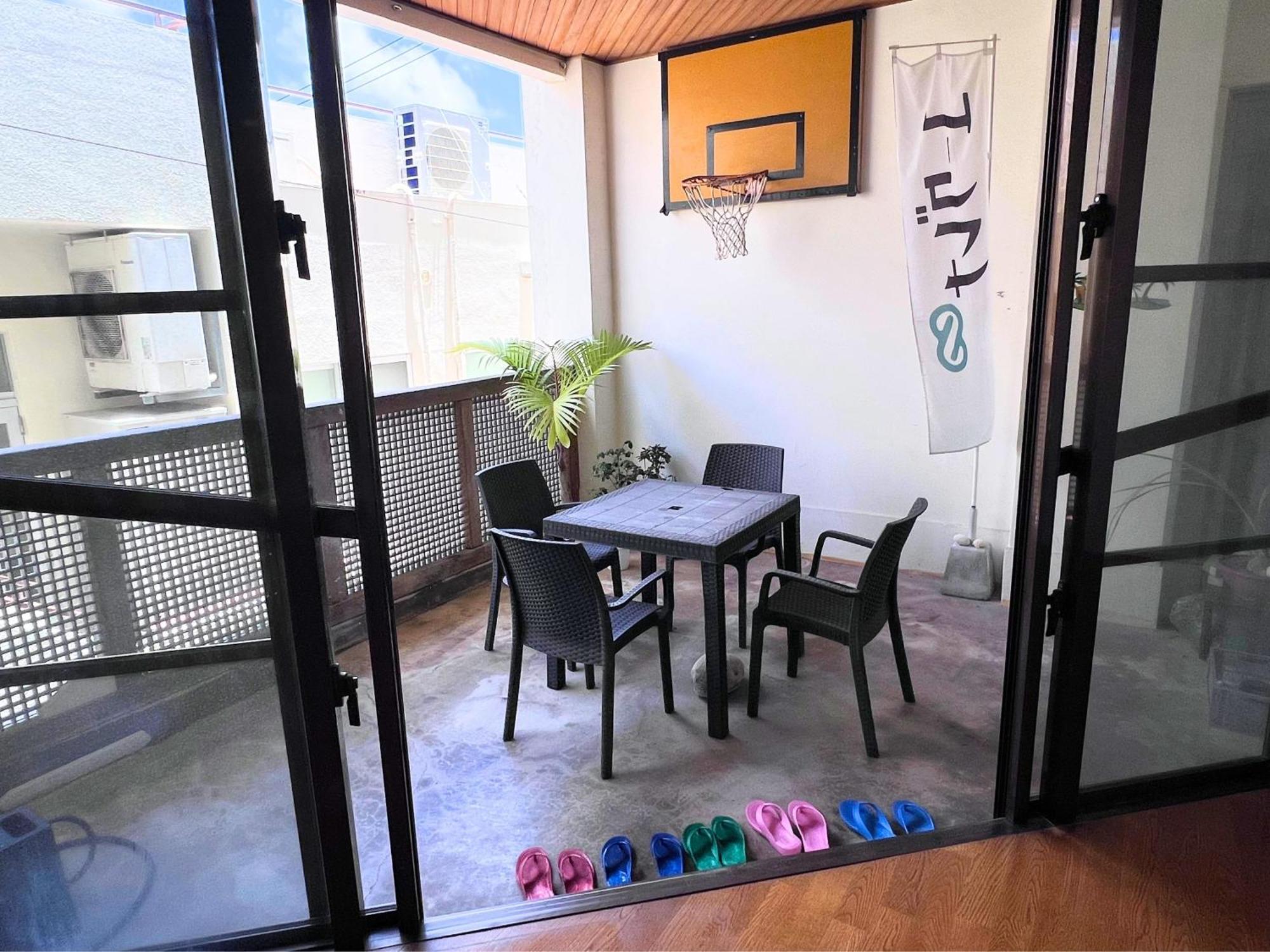 石垣島グループの宿 2216 にじいろ ユーグレナモール内 Ishigaki  Extérieur photo