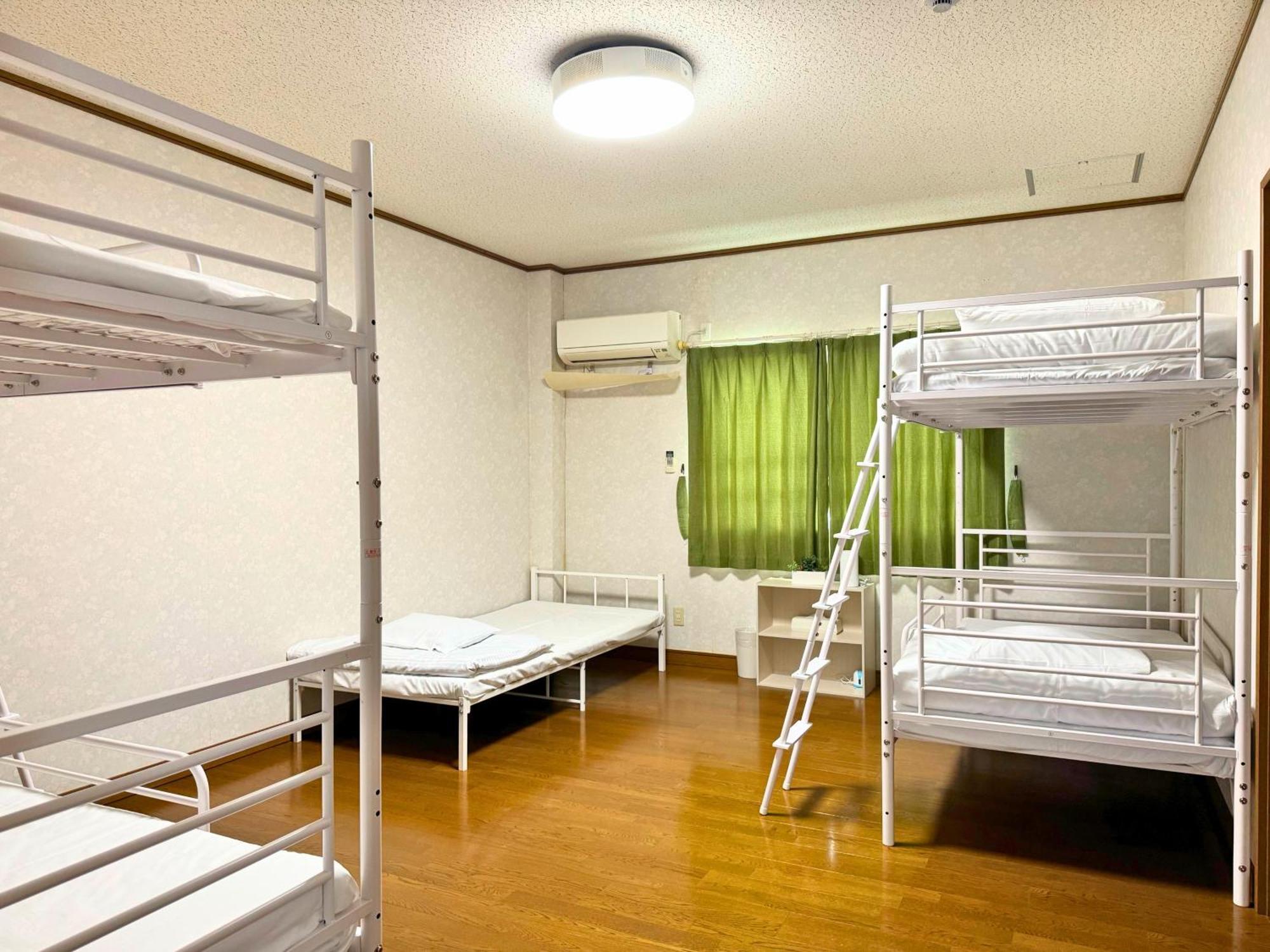 石垣島グループの宿 2216 にじいろ ユーグレナモール内 Ishigaki  Extérieur photo