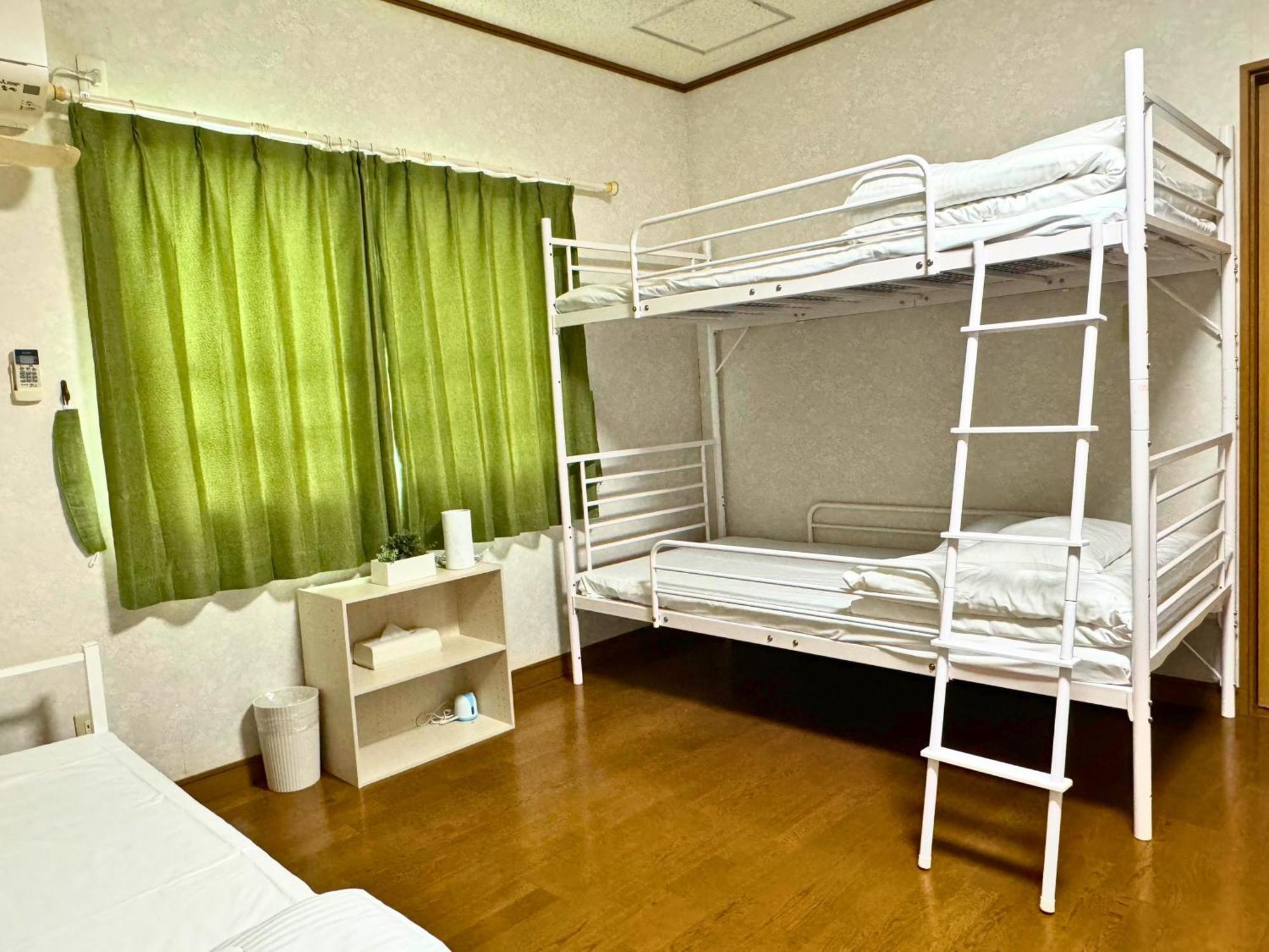 石垣島グループの宿 2216 にじいろ ユーグレナモール内 Ishigaki  Extérieur photo