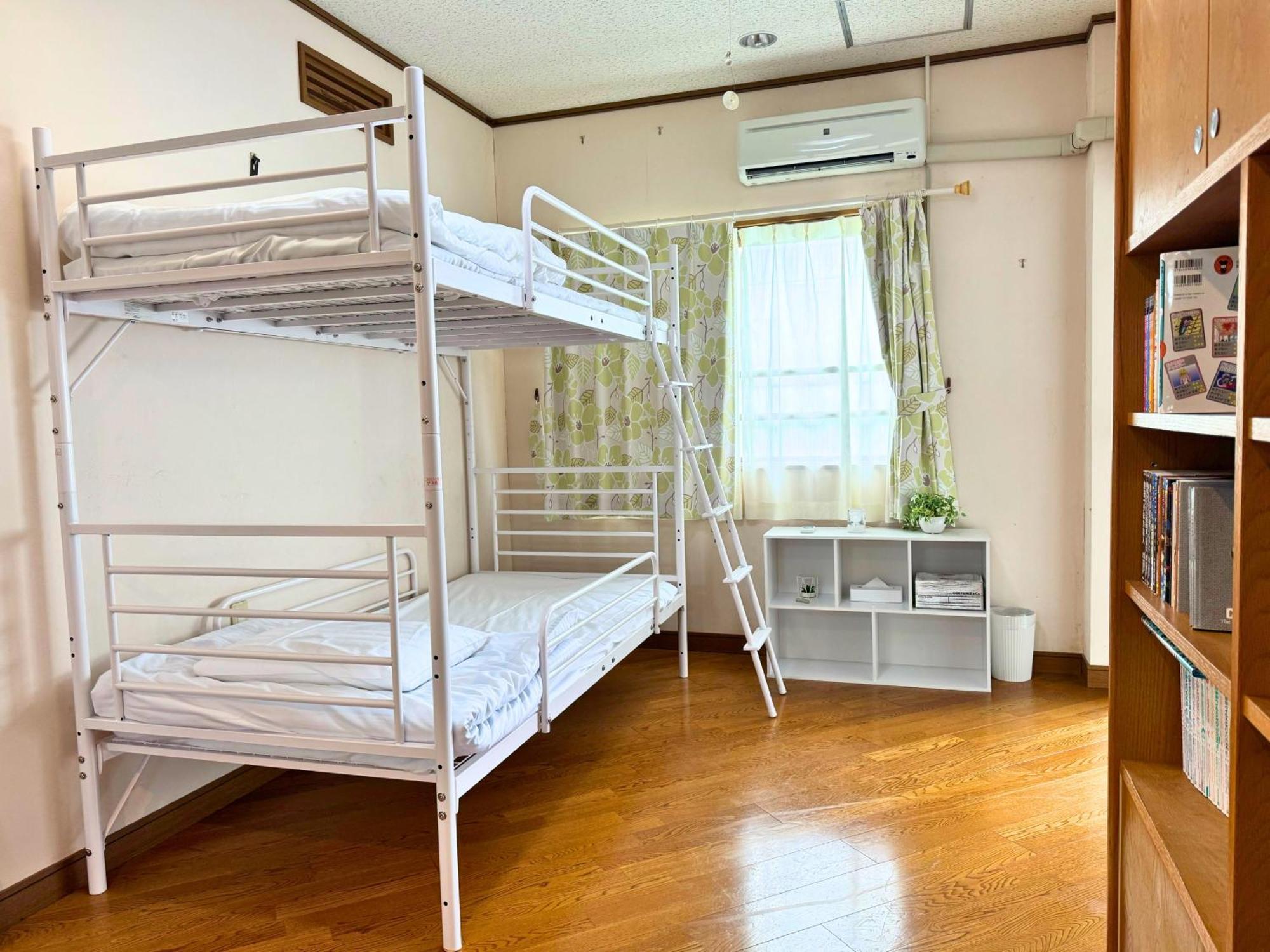 石垣島グループの宿 2216 にじいろ ユーグレナモール内 Ishigaki  Extérieur photo