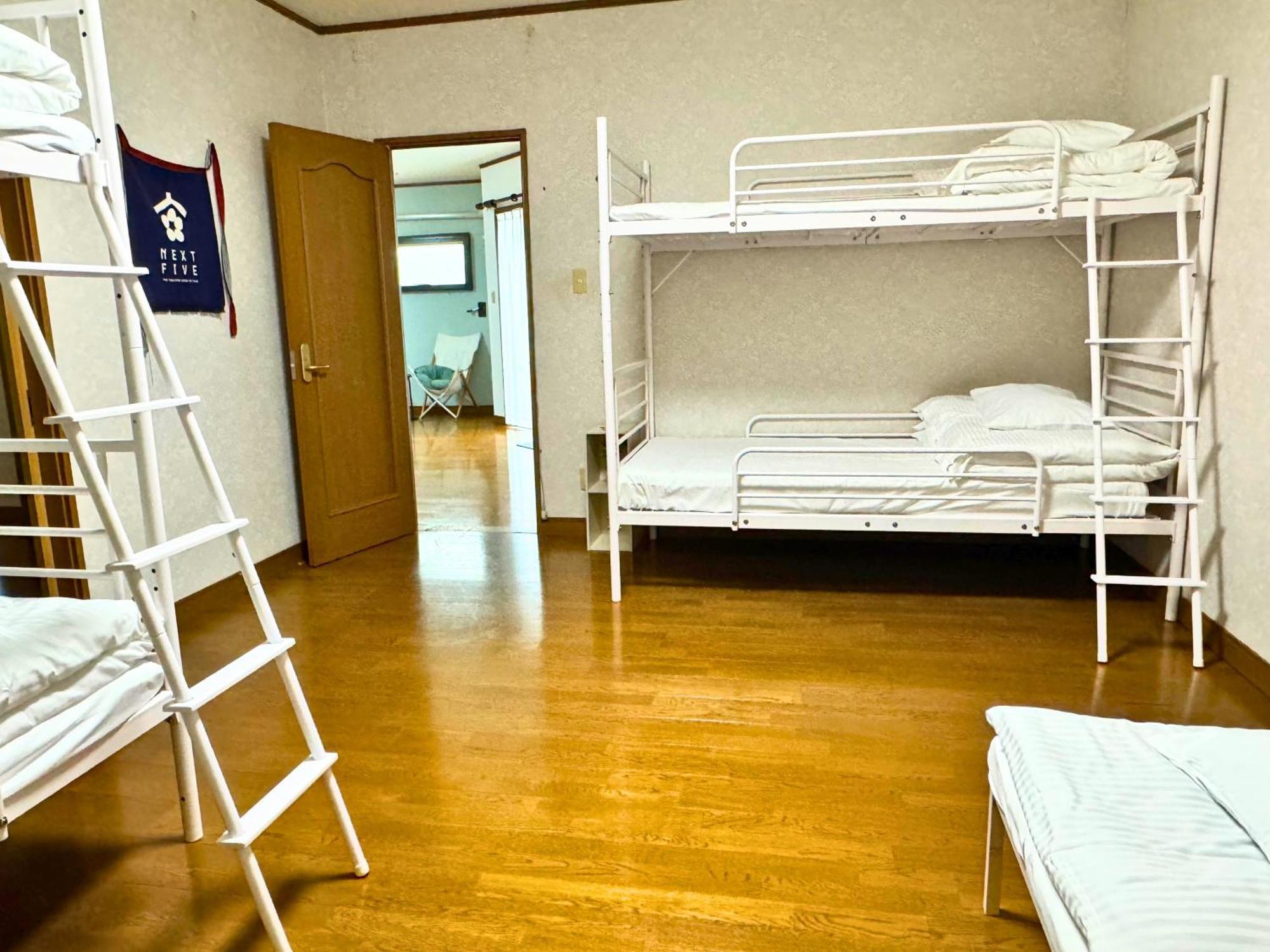 石垣島グループの宿 2216 にじいろ ユーグレナモール内 Ishigaki  Extérieur photo